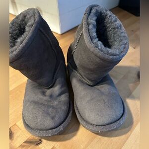 Grey Uggs, Toddler
Great Condition ❤️